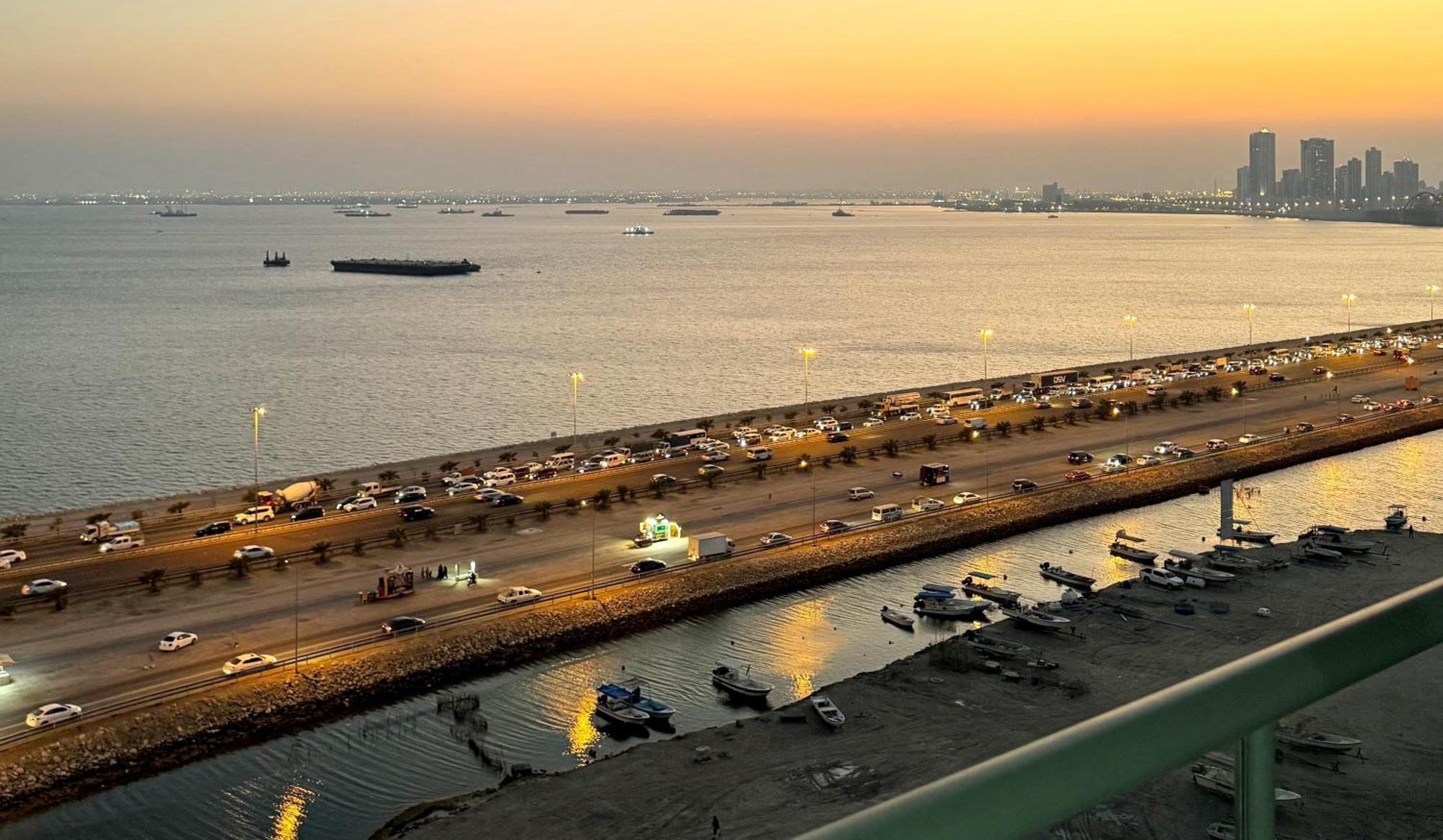 Al Safwa One Apartment Al Hidd Exterior photo